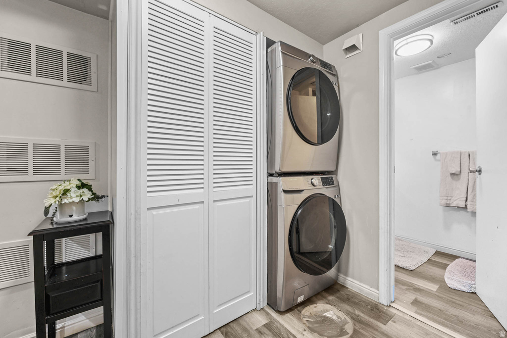 7609 N MOUNTAIN VIEW RD Lake Point, UT 84074