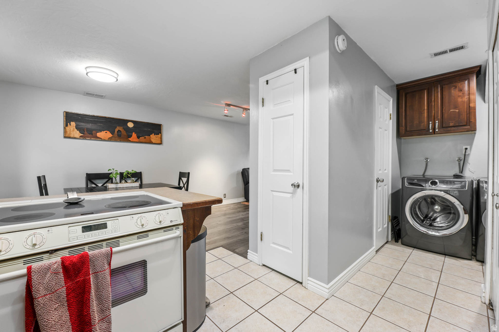 761 E GABLES LN Midvale, UT 84047