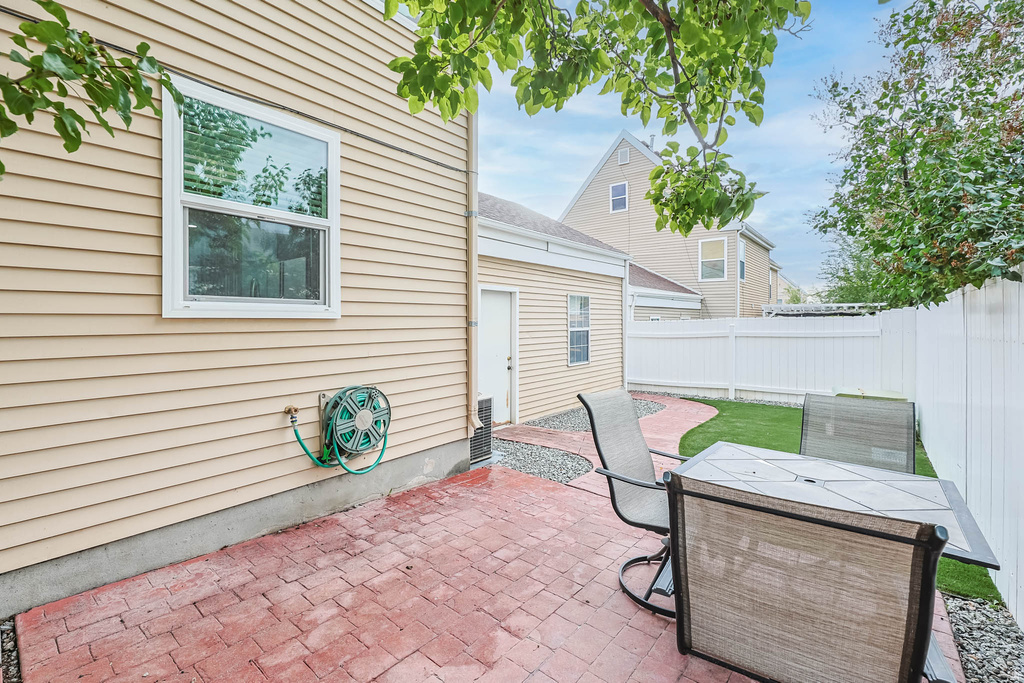 761 E GABLES LN Midvale, UT 84047