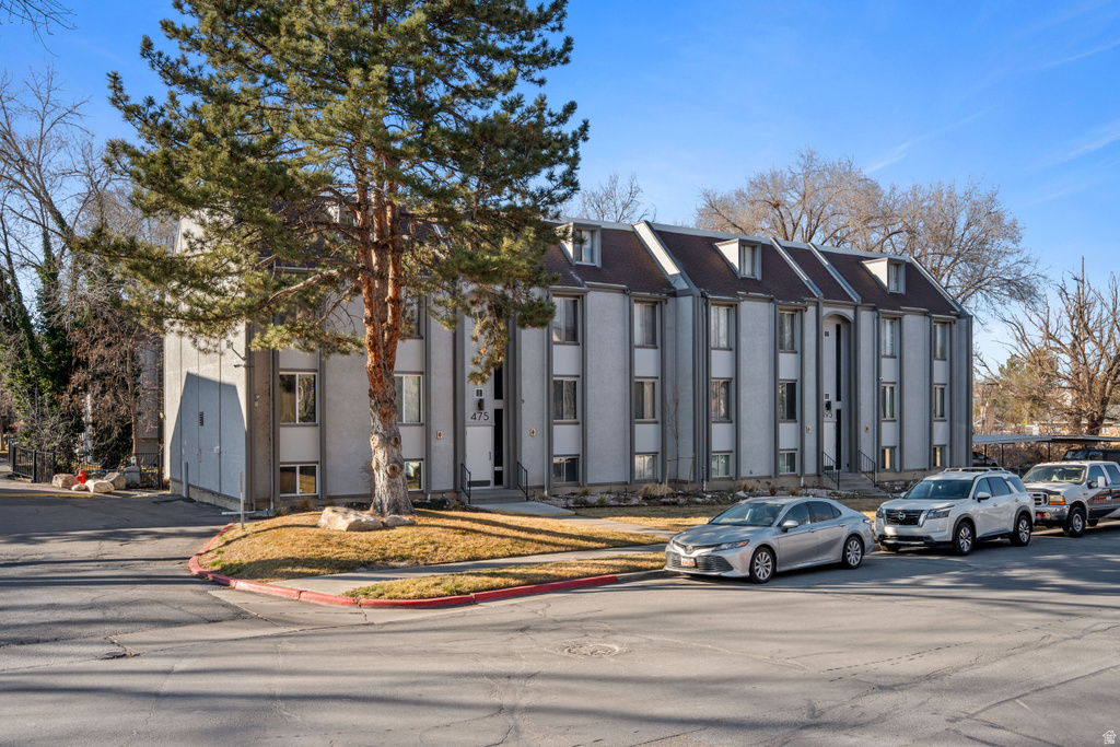 475 E CREEKSIDE CIR #F Murray, UT 84107