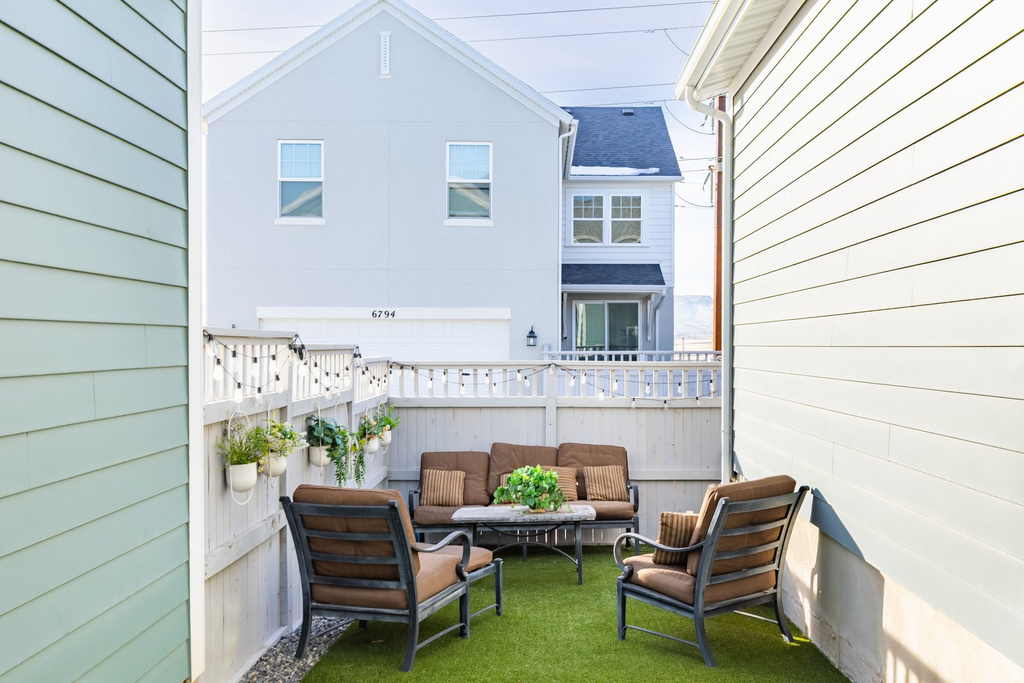 6801 W SKIP ROCK RD South Jordan, UT 84009