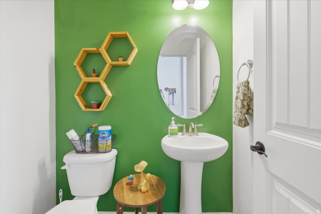 3842 S 5675 W Hooper, UT 84315