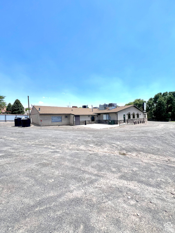 240 W MAIN ST photo 5
