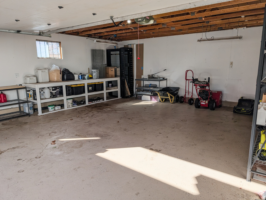 1528 E SUNVIEW DR Ogden, UT 84404