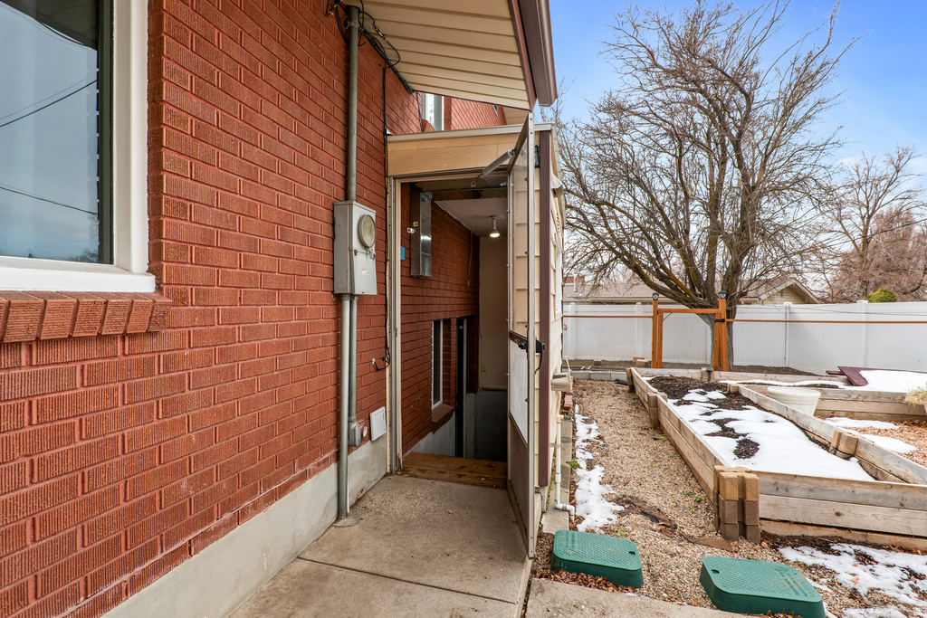 1528 E SUNVIEW DR Ogden, UT 84404