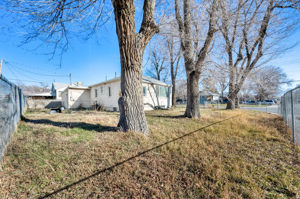 1594 W SUNSET AVE West Valley City, UT 84119