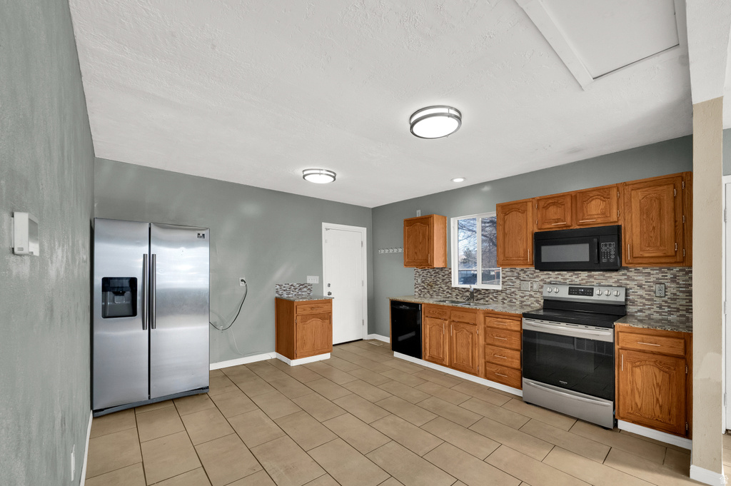 1594 W SUNSET AVE West Valley City, UT 84119