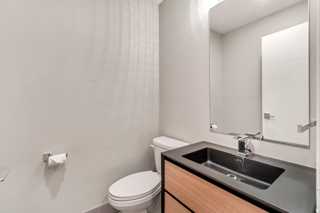 7033 S 300 E Midvale, UT 84047