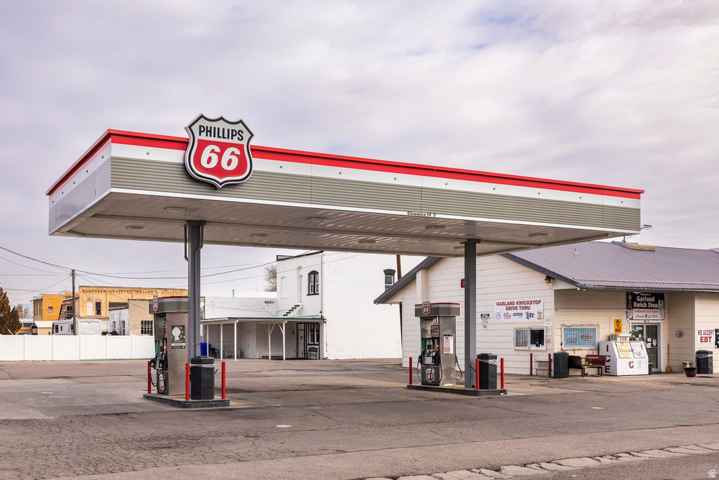 86 S Main St, Garland, UT 84312
