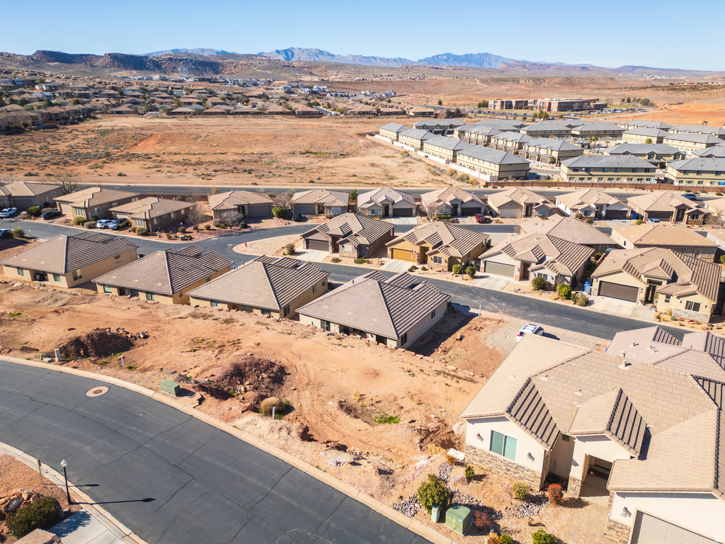 2261 S TONAQUINT DR St. George, UT 84770