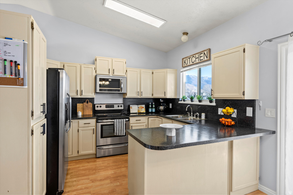 864 E 625 ST Layton, UT 84041