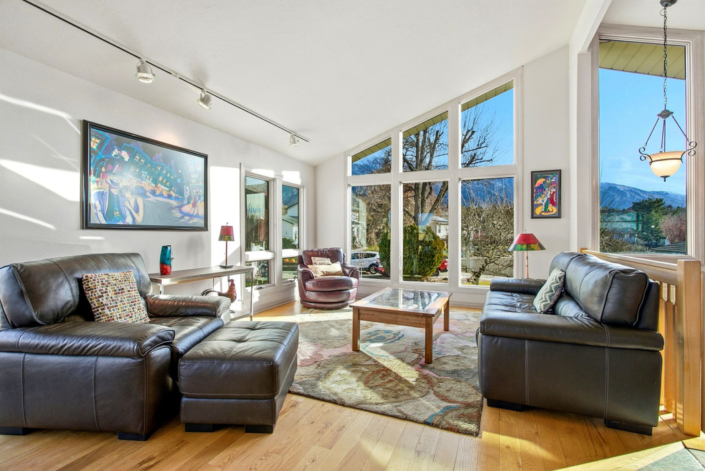 9106 S MALLARD CIR Sandy, UT 84093