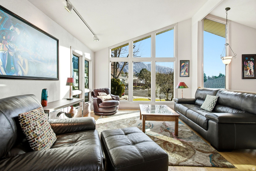 9106 S MALLARD CIR Sandy, UT 84093