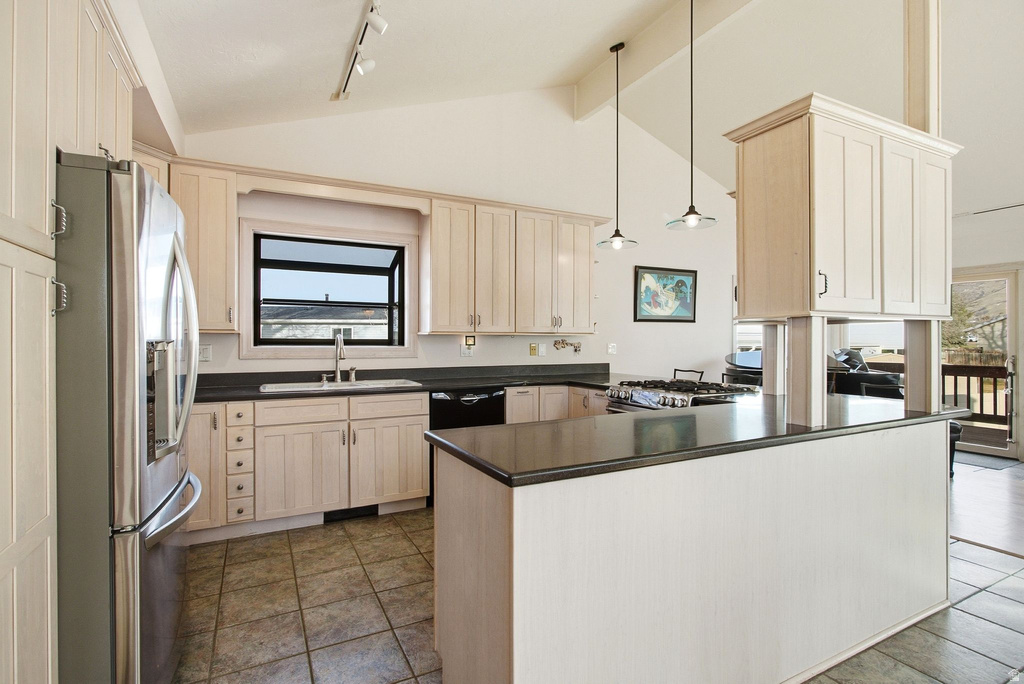 9106 S MALLARD CIR Sandy, UT 84093