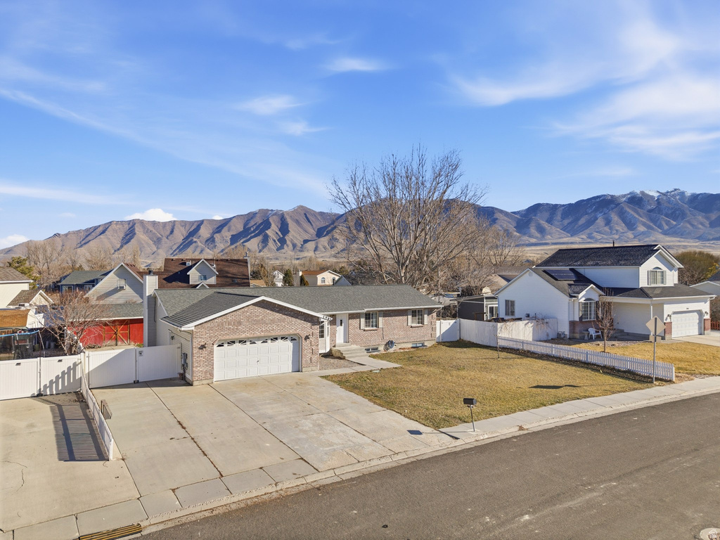 796 LAKEVIEW DR Stansbury Park, UT 84074