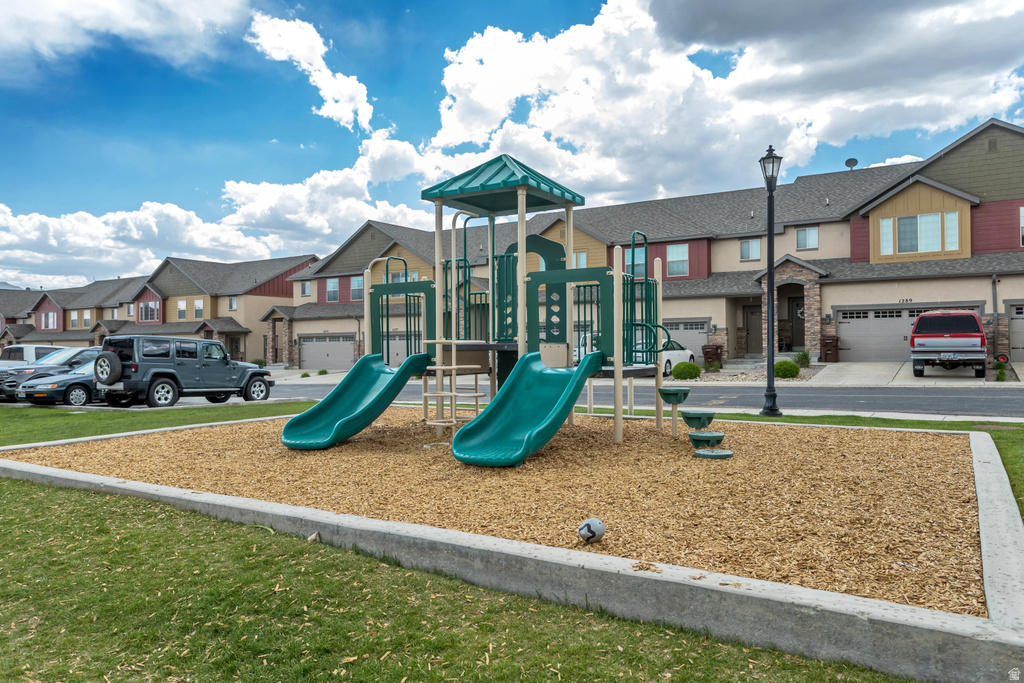 1237 N SILVERCREST DR Saratoga Springs, UT 84045