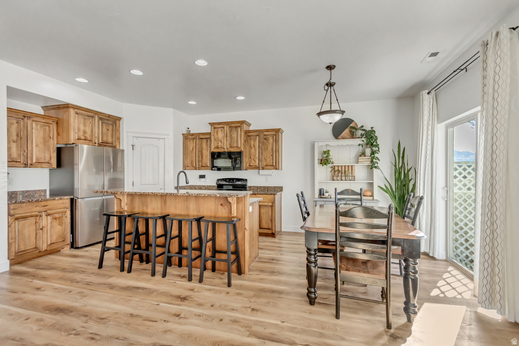 1237 N SILVERCREST DR Saratoga Springs, UT 84045