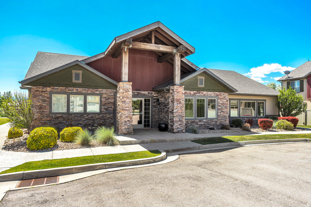 1237 N SILVERCREST DR Saratoga Springs, UT 84045