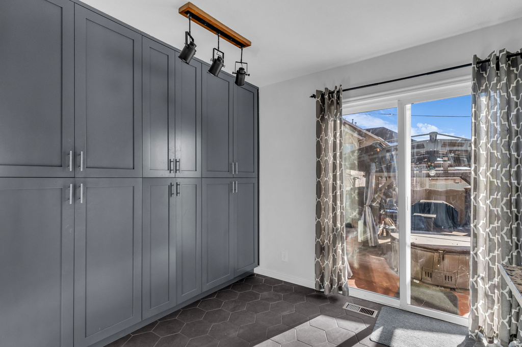 7462 S 2300 E Cottonwood Heights, UT 84121