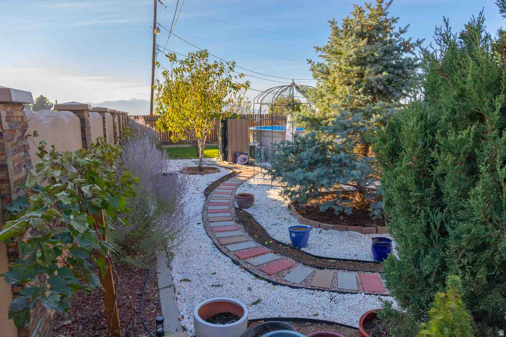 7462 S 2300 E Cottonwood Heights, UT 84121