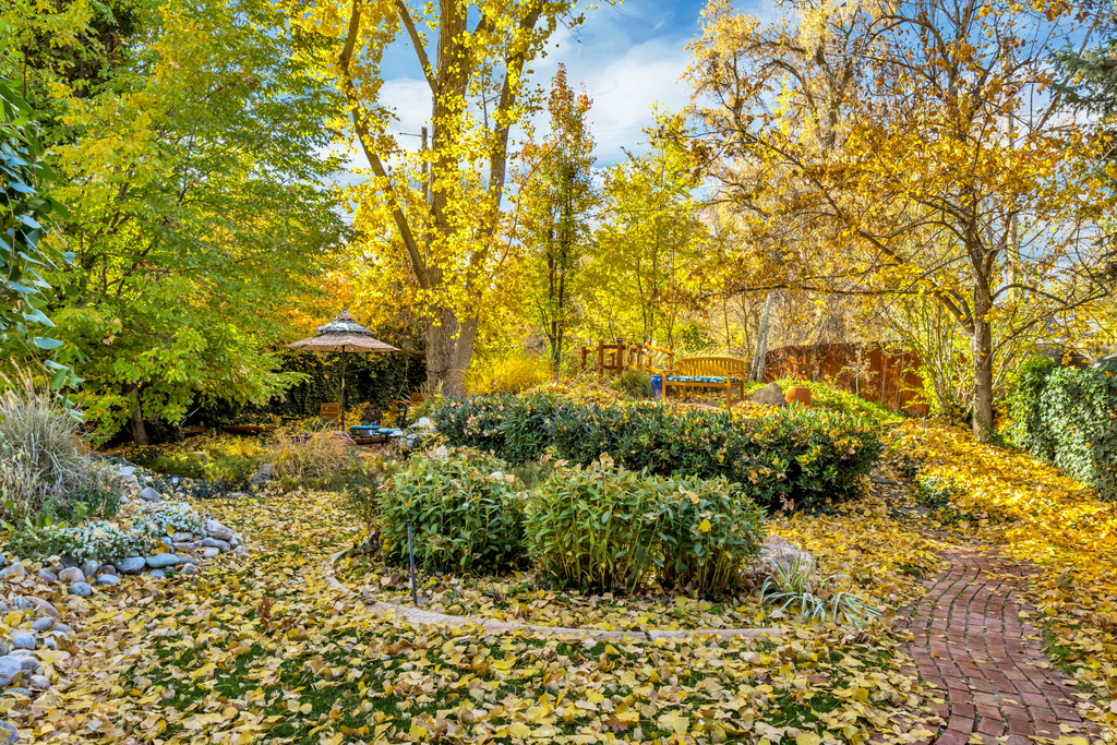 1900 E 5685 S Holladay, UT 84121