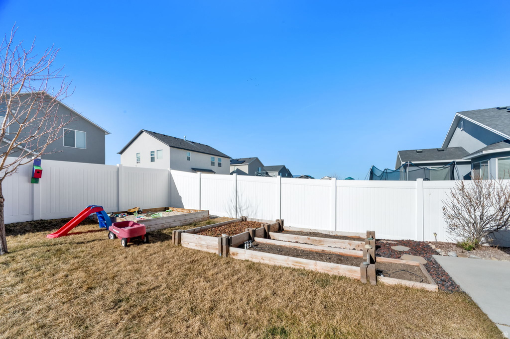 895 N PETRO DR Tooele, UT 84074