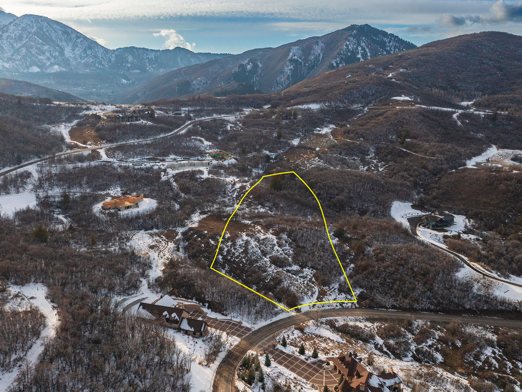 5824  SNOW BASIN RD Huntsville, UT 84317