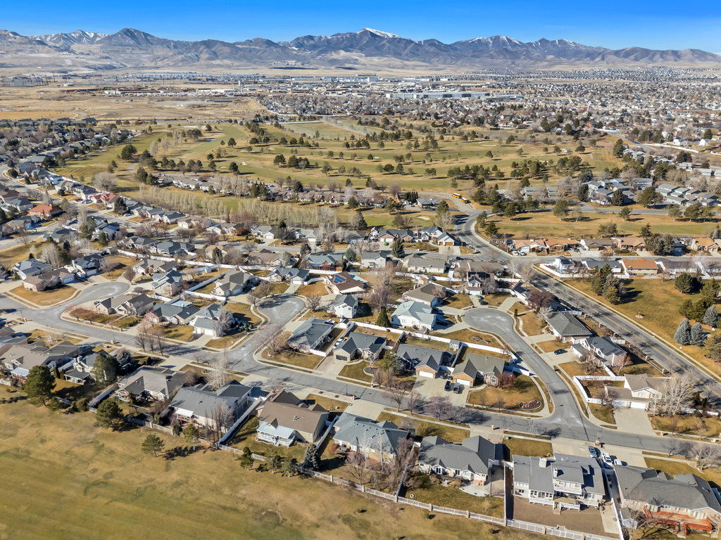 9843 S TEE BOX DR South Jordan, UT 84009