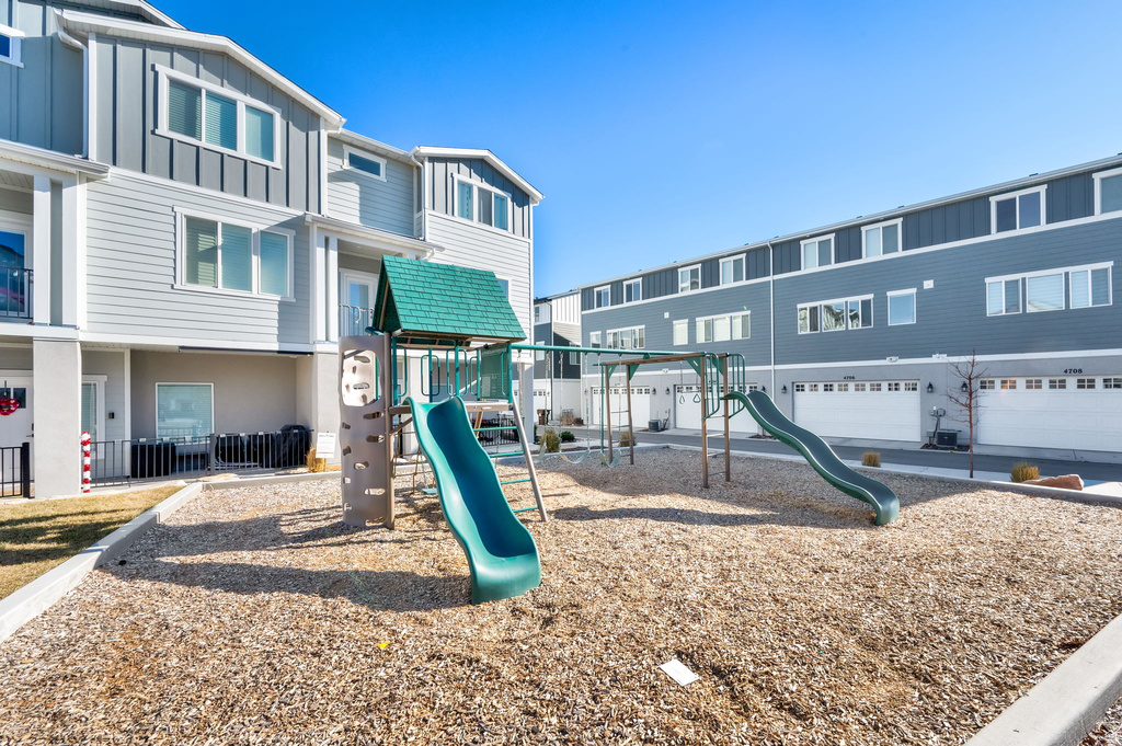 4693 W MIRAMONTE WAY Kearns, UT 84118