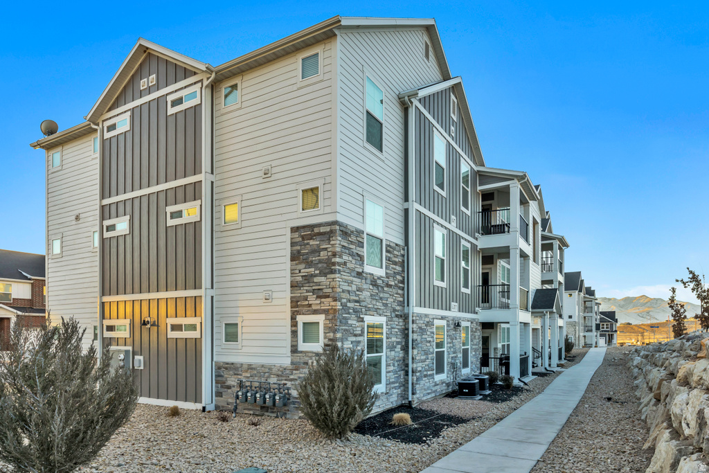 1787 N FESTIVE WAY #B101 Saratoga Springs, UT 84045