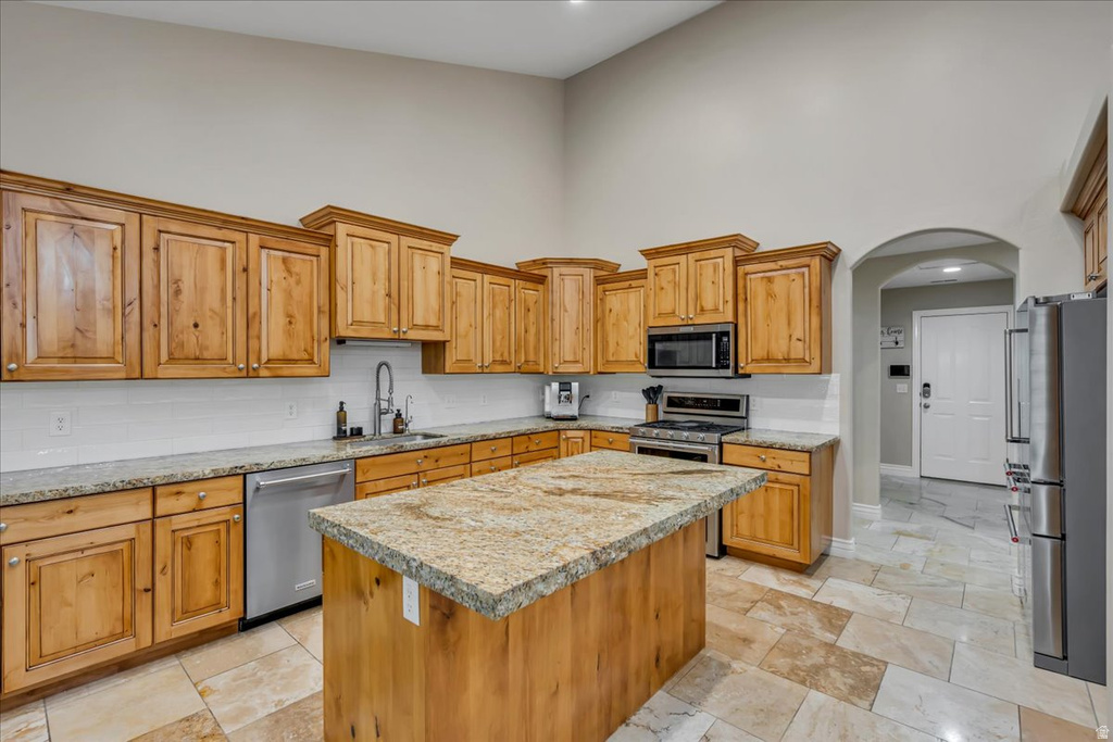 10605 S WILLOW VALLEY RD South Jordan, UT 84095