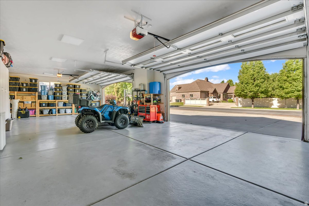 10605 S WILLOW VALLEY RD South Jordan, UT 84095