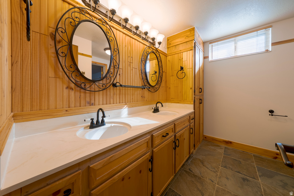 76 W MARQUETTE DR Midvale, UT 84047