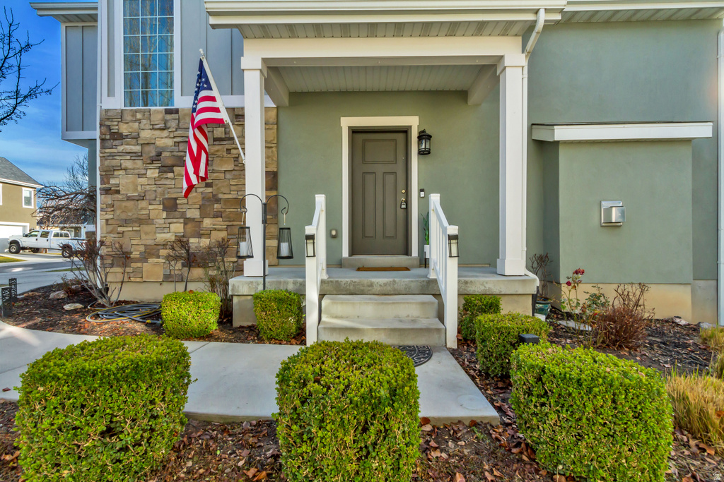 7956 S FARM HOUSE LN Midvale, UT 84047