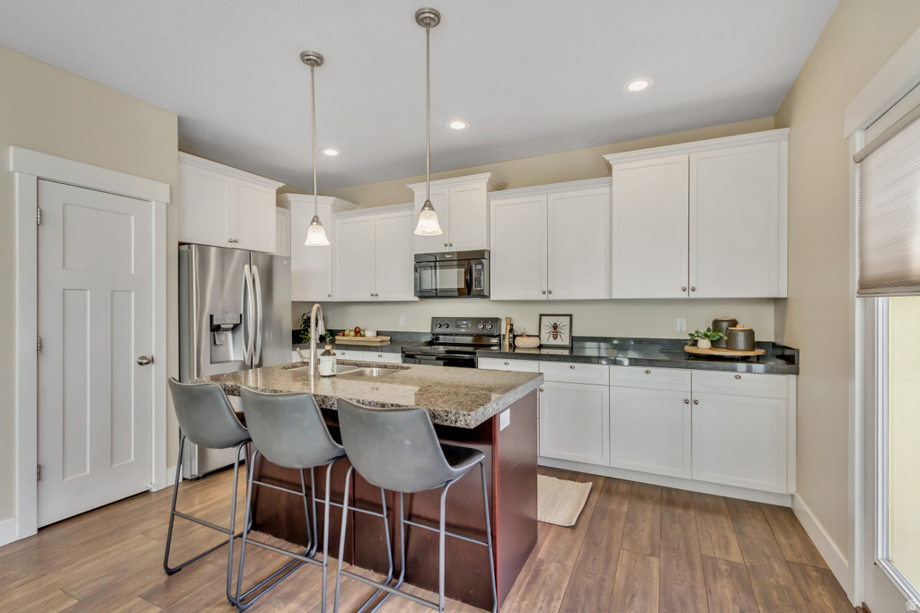 7956 S FARM HOUSE LN Midvale, UT 84047