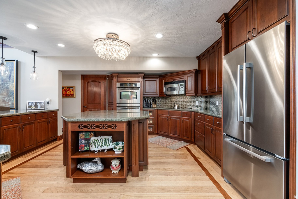 986 E WHEELER FARM CV Salt Lake City, UT 84121