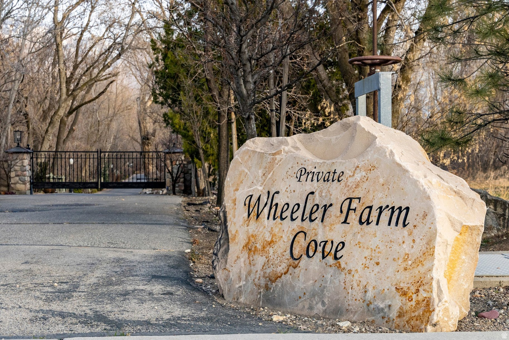 986 E WHEELER FARM CV Salt Lake City, UT 84121