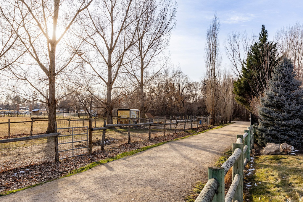 986 E WHEELER FARM CV Salt Lake City, UT 84121