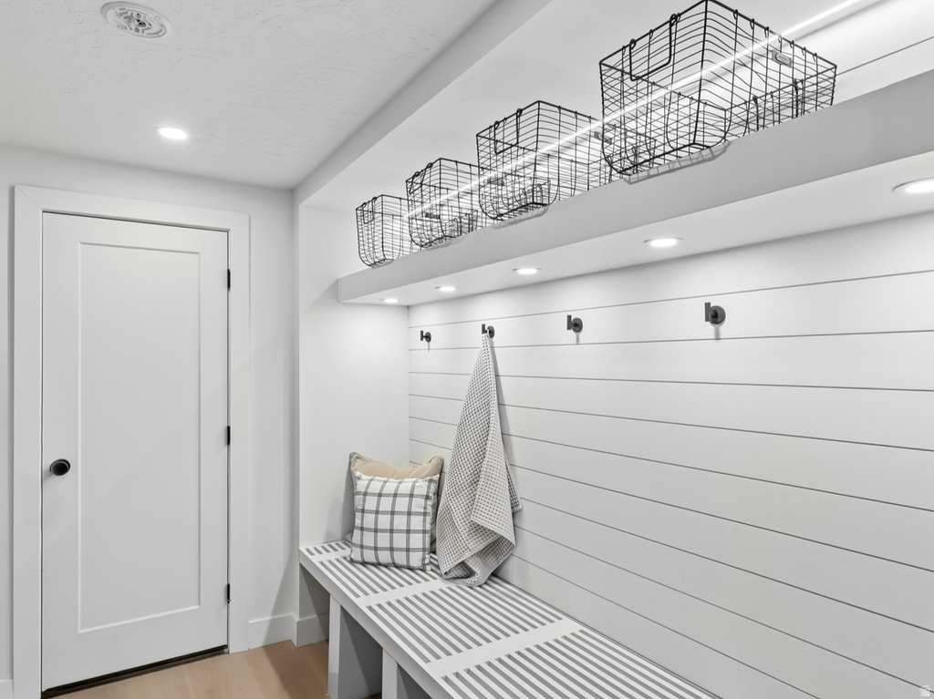 1975 E GUNDERSON LN Holladay, UT 84124