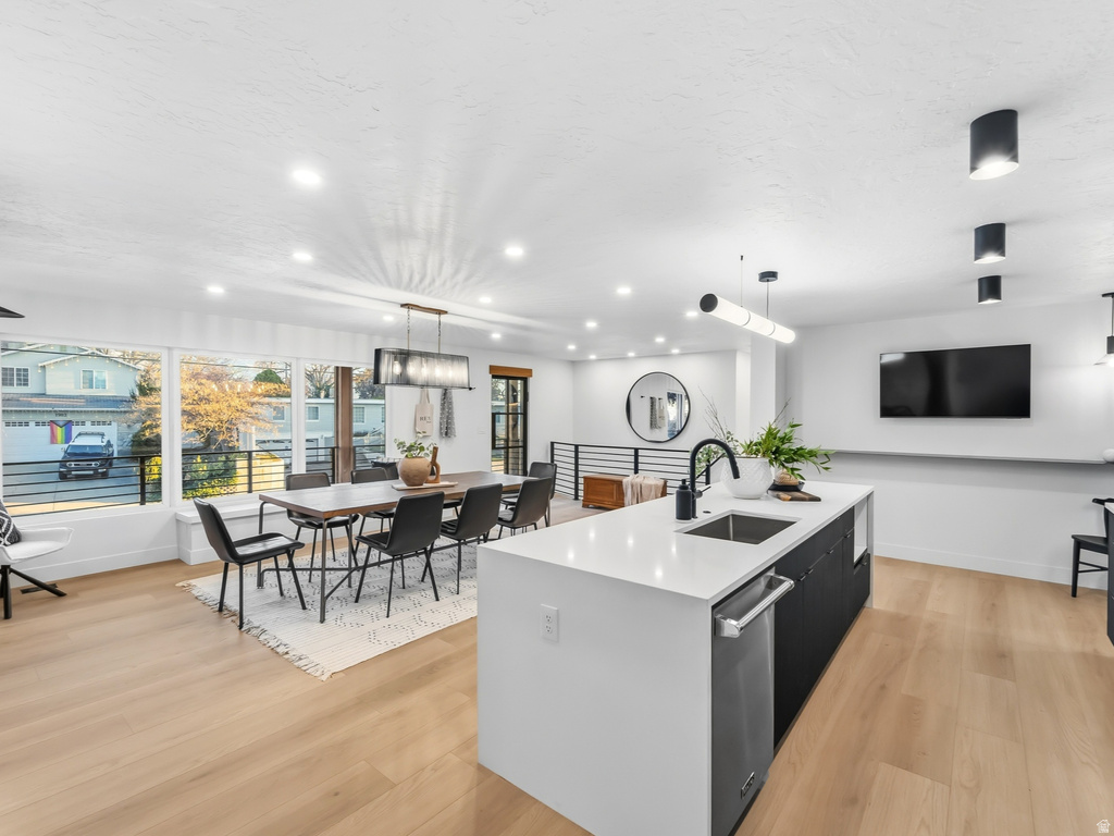 1975 E GUNDERSON LN Holladay, UT 84124