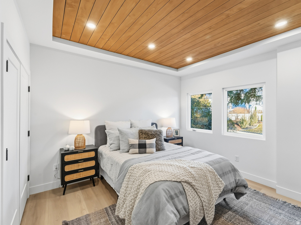 1975 E GUNDERSON LN Holladay, UT 84124