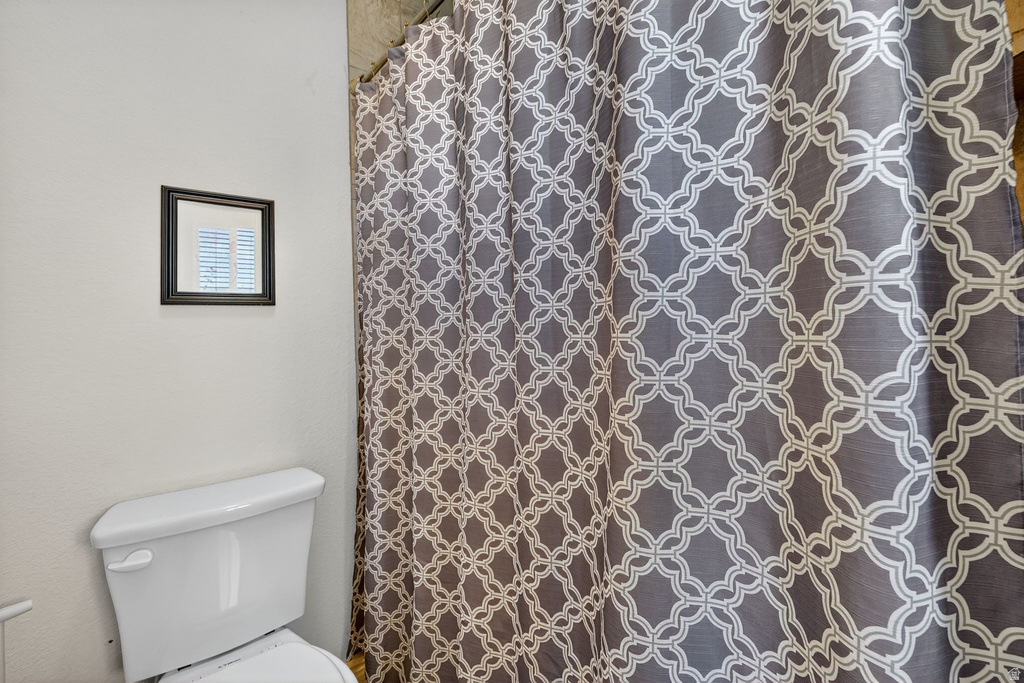 214 S LARKIN LN Kaysville, UT 84037