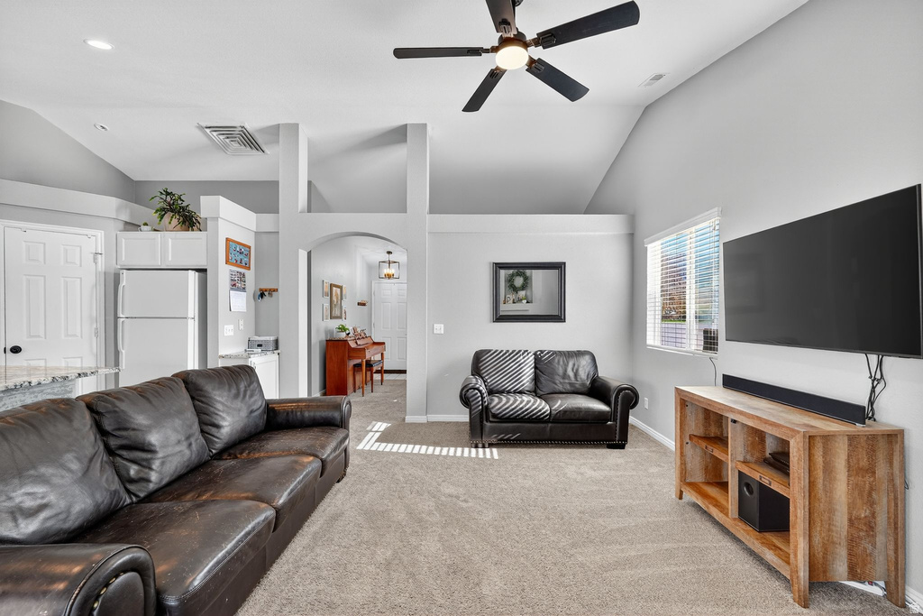 214 S LARKIN LN Kaysville, UT 84037