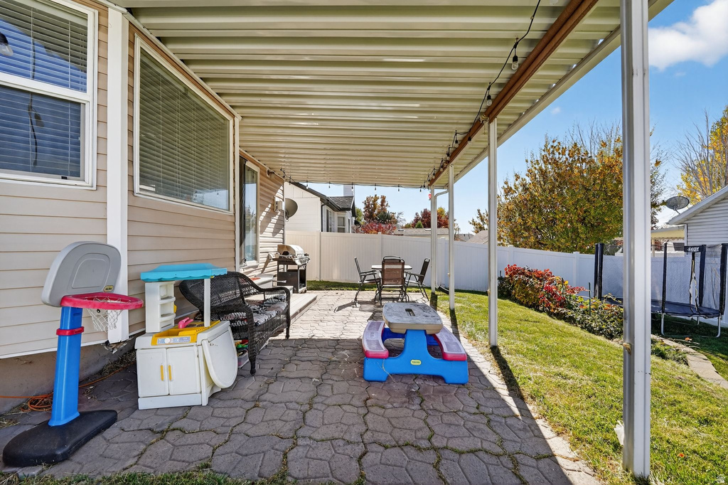 214 S LARKIN LN Kaysville, UT 84037