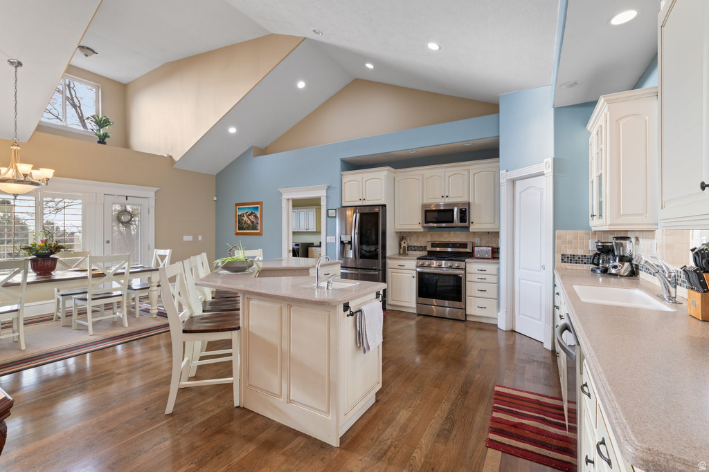 4640 N BROOKSHIRE CIR Provo, UT 84604