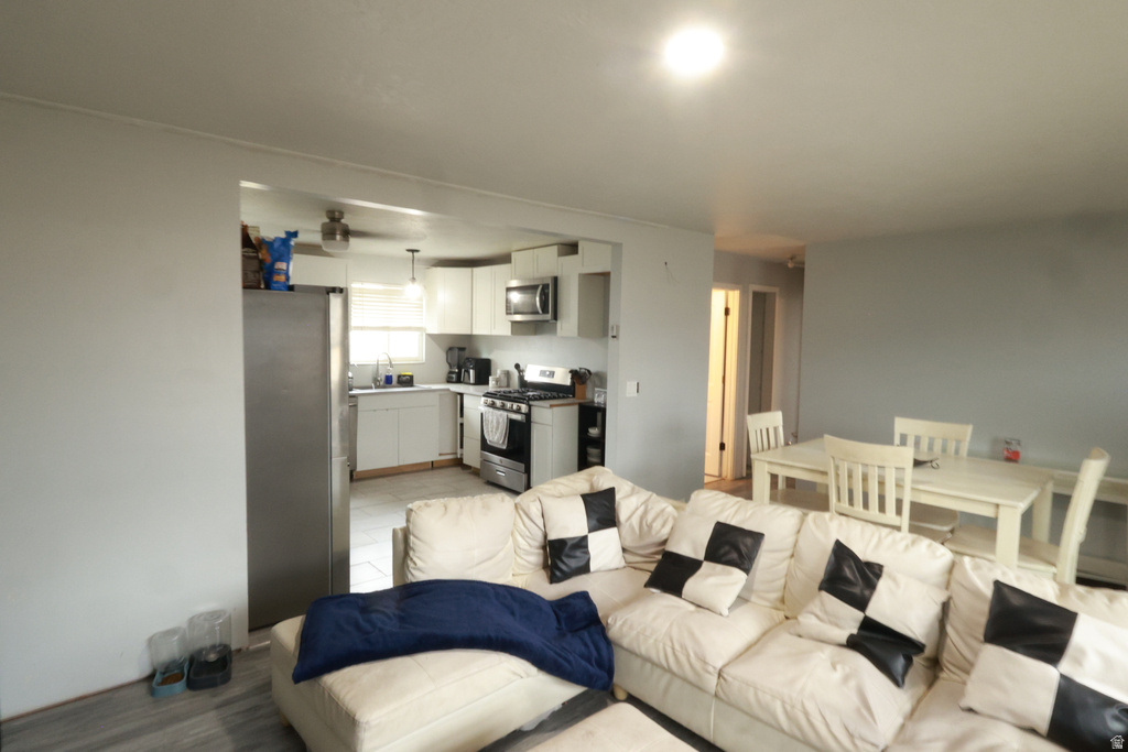 6614 W KING VALLEY DR West Valley City, UT 84128