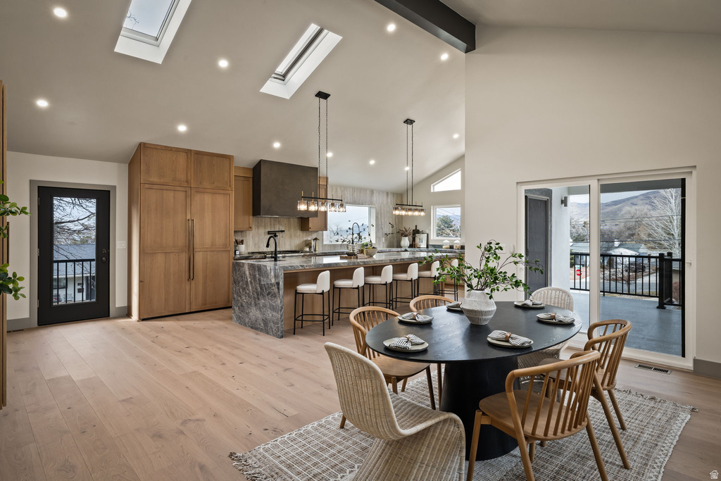 2551 E SHERWOOD DR Salt Lake City, UT 84108