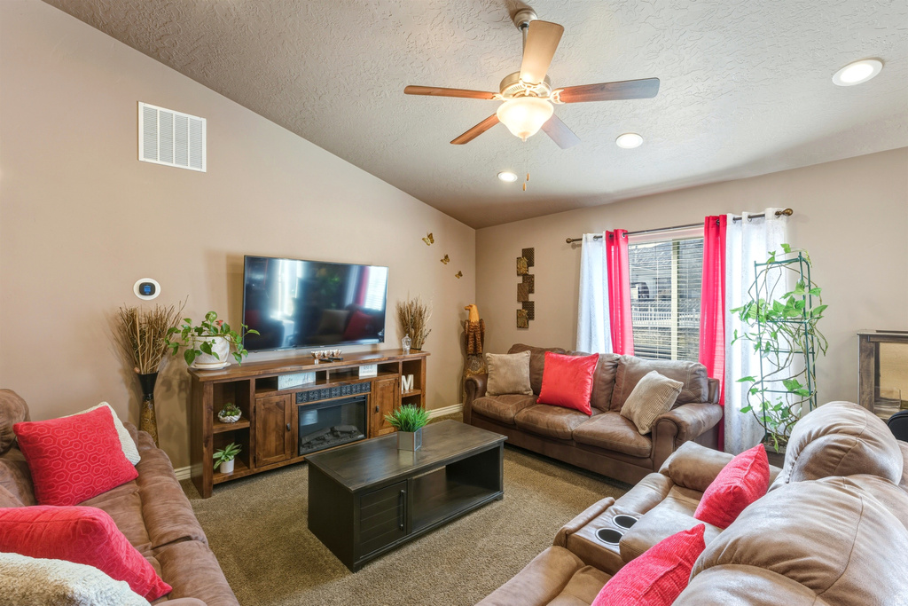 310 S HERITAGE DR Vernal, UT 84078