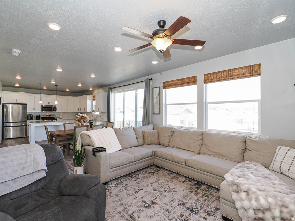 582 W DURFEE ST Grantsville, UT 84029