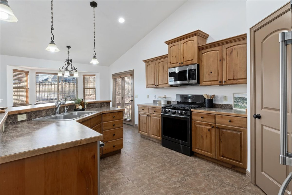 9021 N CLUBHOUSE LN Eagle Mountain, UT 84005